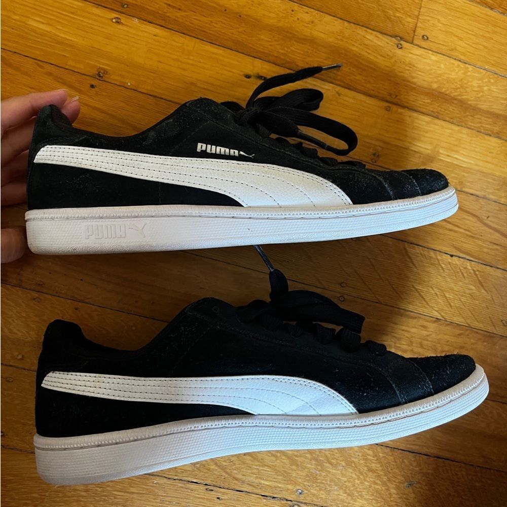 PUMA smash v2 black suede minimalist normcore sneakers preppy 8 40.5 9